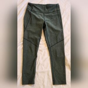 Outdoor Voices Green 3/4 Length Leggings Size‎ Medium